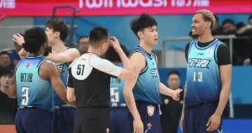 世界杯手机观看-媒体人：场均4.9分，贝兹利的重要性完全不能和辛普森相比