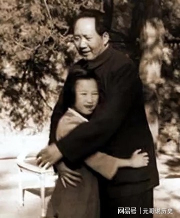 世界杯官方正版平台-1972年李讷怀孕，因晚上睡不着想喝安眠药，江青拒绝：用量太大了