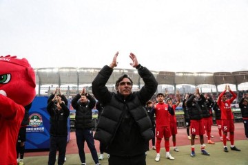 世界杯客户端安装-《足球》中超第2轮评选：拉莫斯最佳教练、绍尔最佳外援，谢文能最佳本土球员|蓉城|塞尔吉奥·拉莫斯|成都蓉城足球俱乐部|中超联赛|武汉三镇_新浪体育_新浪新闻